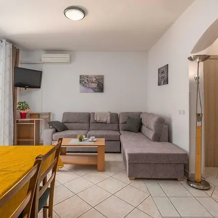 Slisko With Terrace And Garden Daire