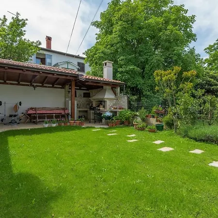 Slisko With Terrace And Garden * Poreč