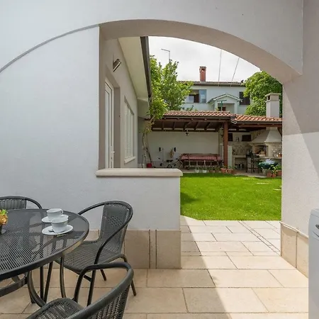 Daire Slisko With Terrace And Garden *