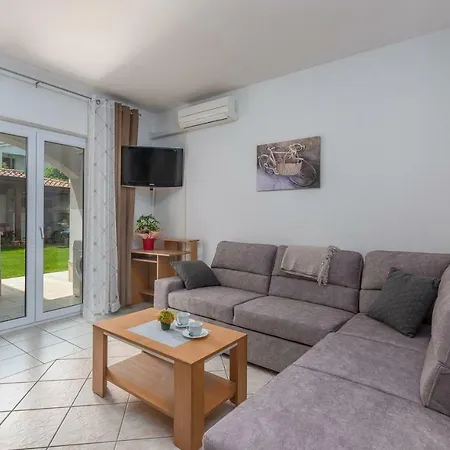 Slisko With Terrace And Garden Daire *